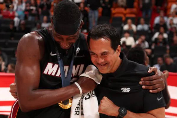 熱火隊慶祝巴姆·阿德巴約再次贏(yíng)得奧運金牌