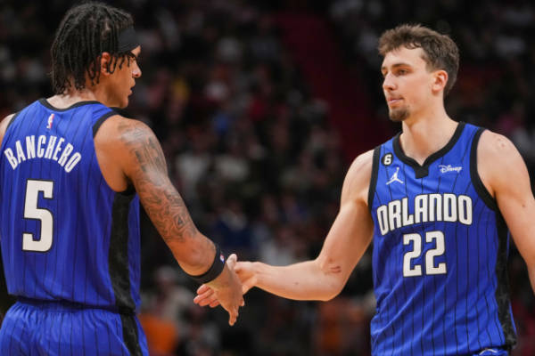 魔術(shù)隊考慮重磅交易，用6400萬(wàn)美元換取鵜鶘隊球星CJ·麥科勒姆